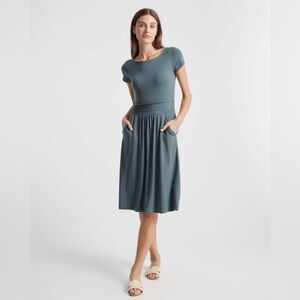 Quince Tencel Ruched Jersey T-Shirt Dress Green Size Medium Pockets Short Sleeve